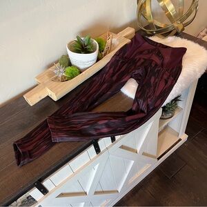 Lululemon High Waist Cropped Leggings Burgundy Design Size 2 #Bins